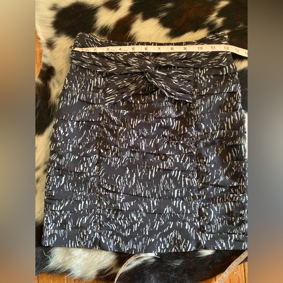 H&M gray and White Patterned Pencil Skirt - Picture 4 of 5